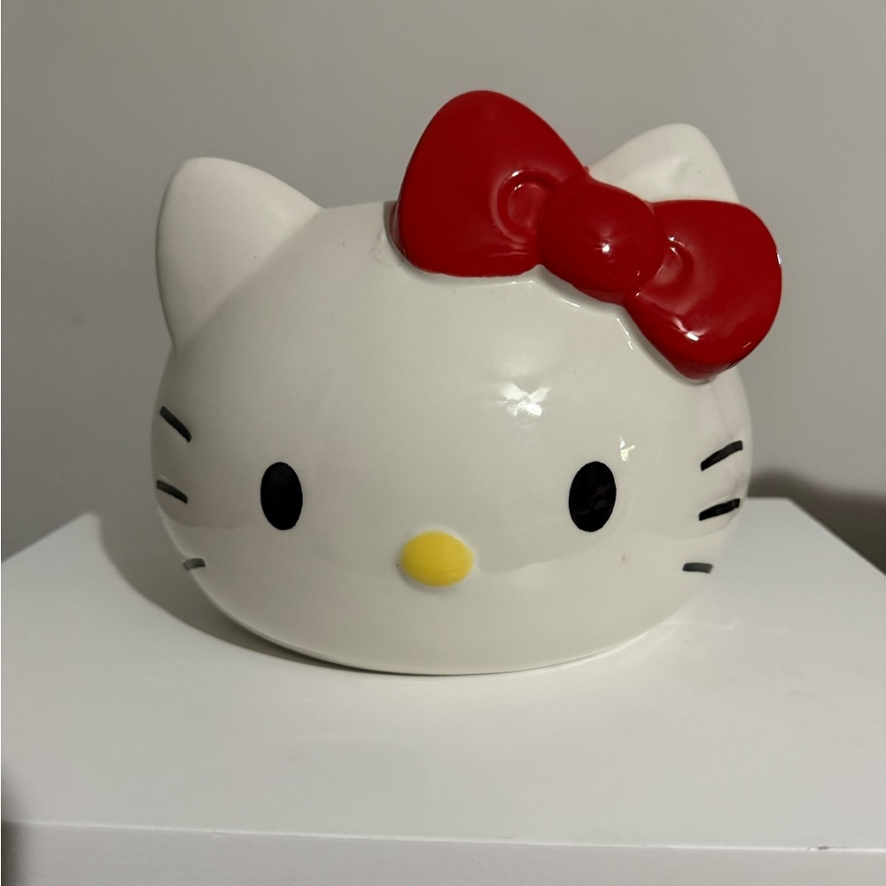 Hello Kitty White Ceramic  planter with Red Bow